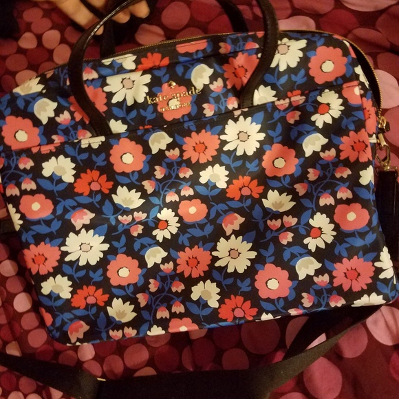 SOLD BNWOT Kate Spade universal daisy laptop bag - Picture 2 of 3